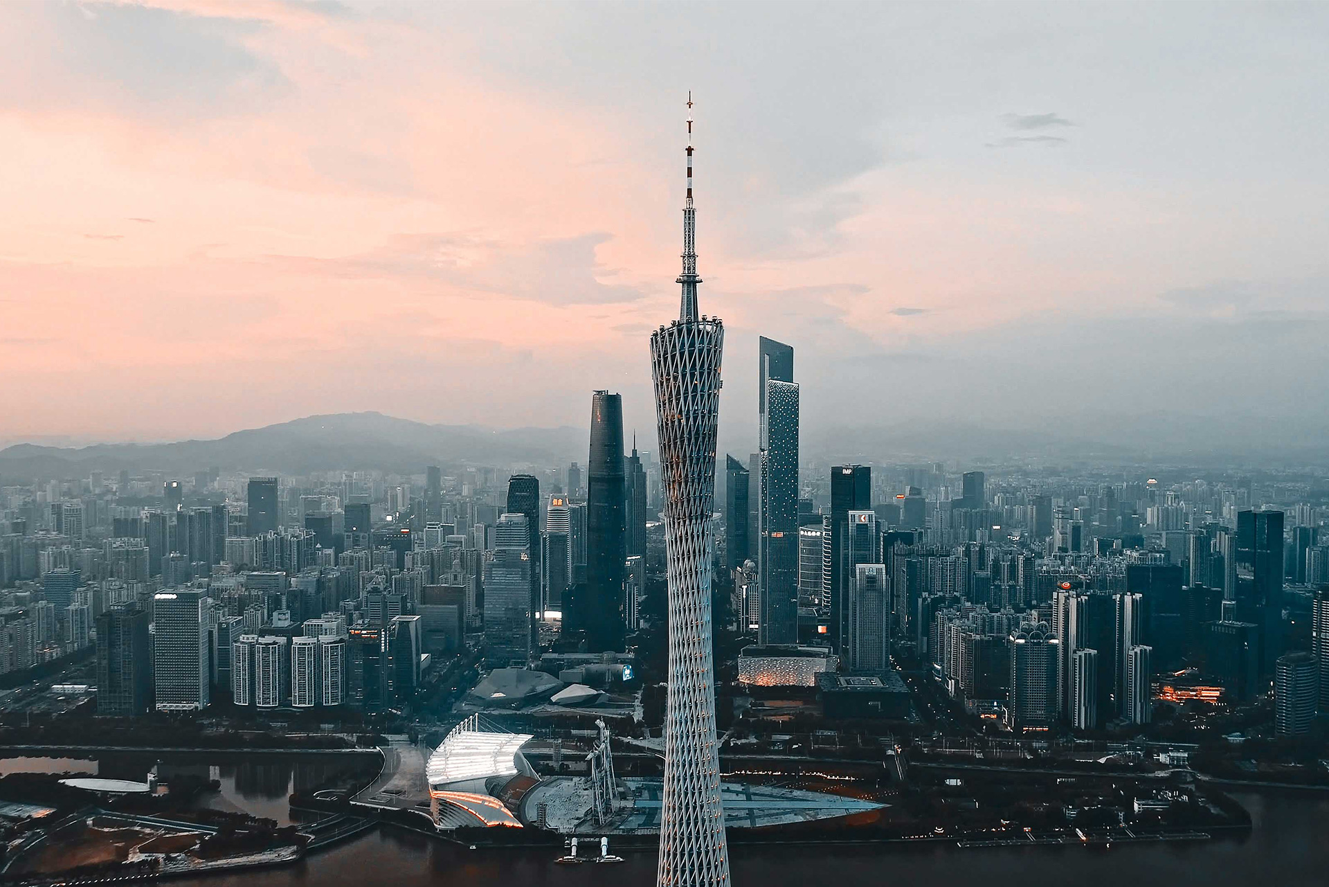 必一·运动·美妆领航者